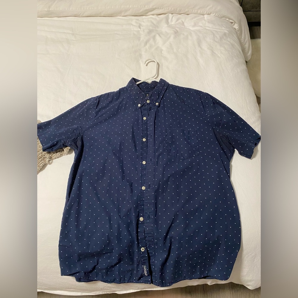 American Eagle Short Sleeve Button Up